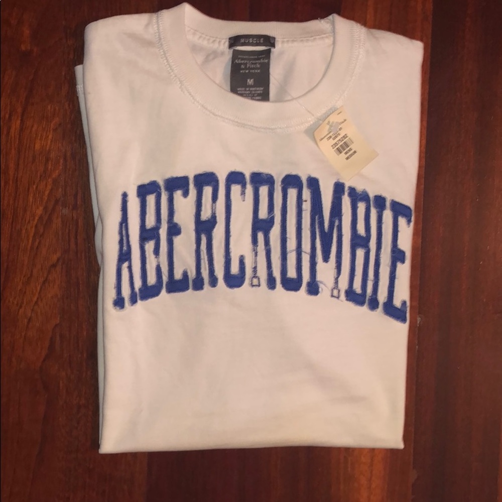 Abercrombie & Fitch ✨NWT ✨Brand New 👕 T-SHIRT 😎